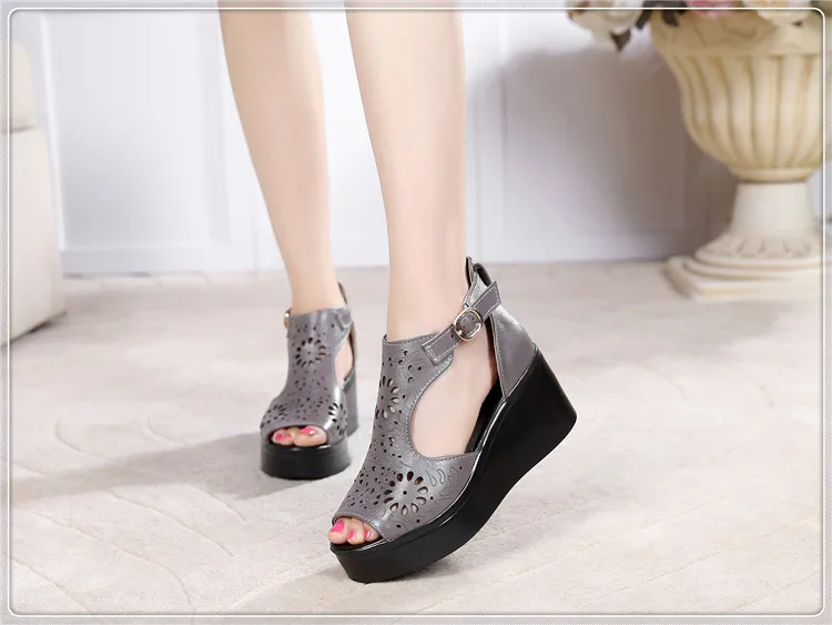 Серый ZXRYXGS Brand Sandals Hollow Cow Leather Sandals Women Shoes Sandals Wedges high heels Summer Shoes Woman Fashion Sandals - Цвет: Серый