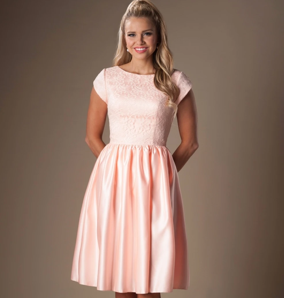 Коралловый кружевные Сатиновые платья с короткими скромные для подружки невесты