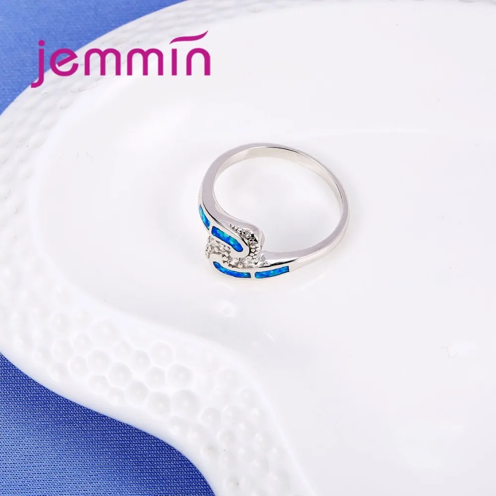 Женское кольцо из серебра 925 пробы с голубым огненным опалом| |