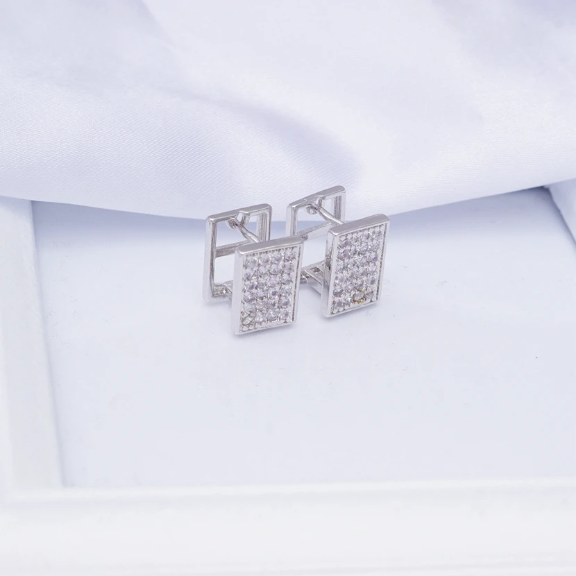 Оригинальные квадратные серьги-кольца для женщин заполненные белым золотом