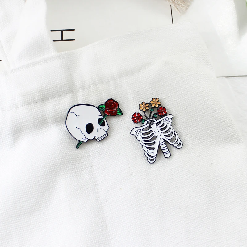 Белая металлическая брошь с эмалью в виде черепа значок цветка смерти трендовый