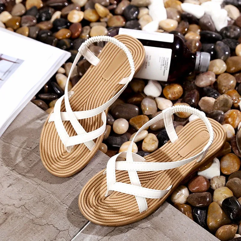 2017 Летом Случайные Сандалии Женщин Плоской пятки Кросс привязанные скольжению