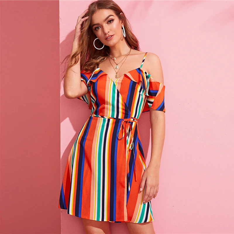 SHEIN летнее платье с открытыми плечами и поясом в радужную полоску, женское платье на бретельках с v-образным вырезом, облегающее и расклешенное платье с высокой талией в стиле бохо