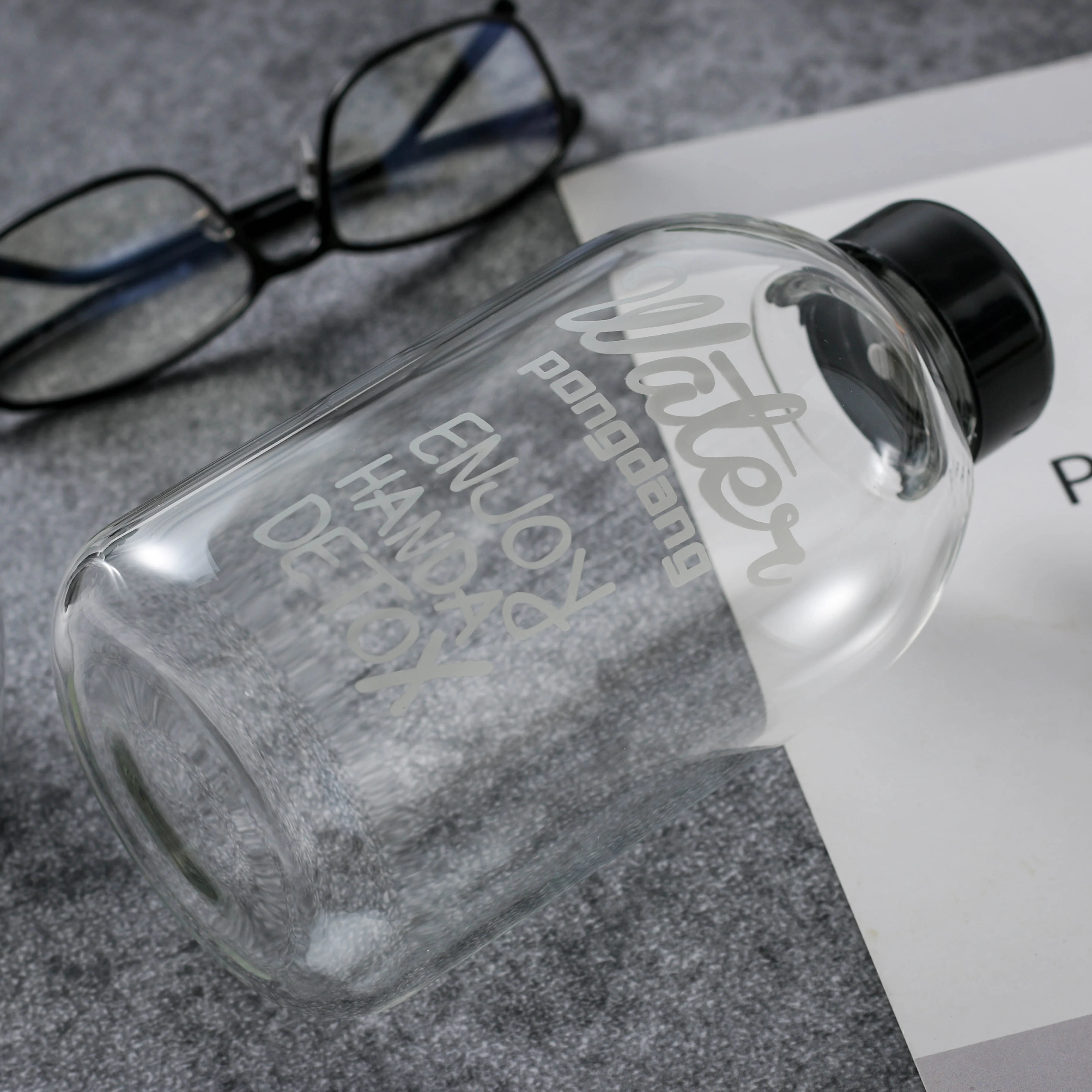 Горячая продажа стеклянная бутылка для воды 600 мл/1000 мл Спортивная путешествий