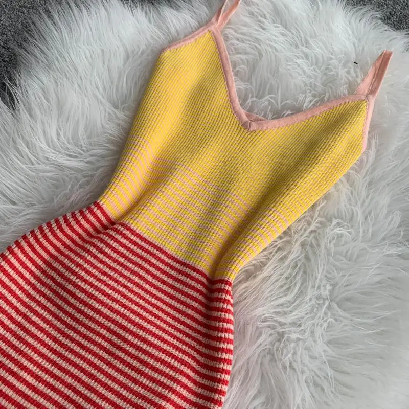 Женское трикотажное платье в радужную полоску с V образным вырезом|Женские