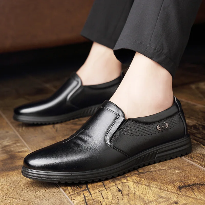 

Manufacturers wholesale 2019 famous brand sewing thread and totem men's casual shoes soft bottom wear dad leather shoes men