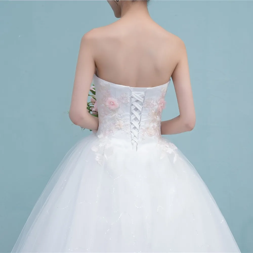 Свадебное платье без бретелек с цветочной вышивкой и открытой спиной по