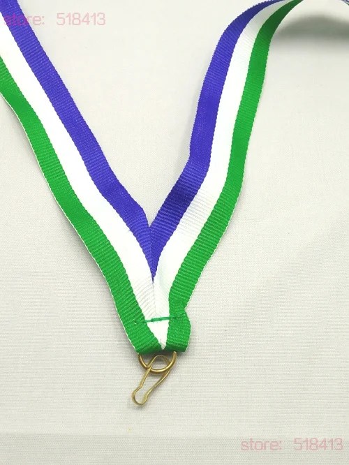 Зеленые белые и синие медальные ленты связанные с высококачественной