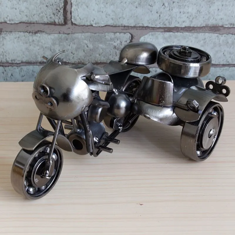 Потрясающая трехколесная металлическая скульптура ручной работы железное