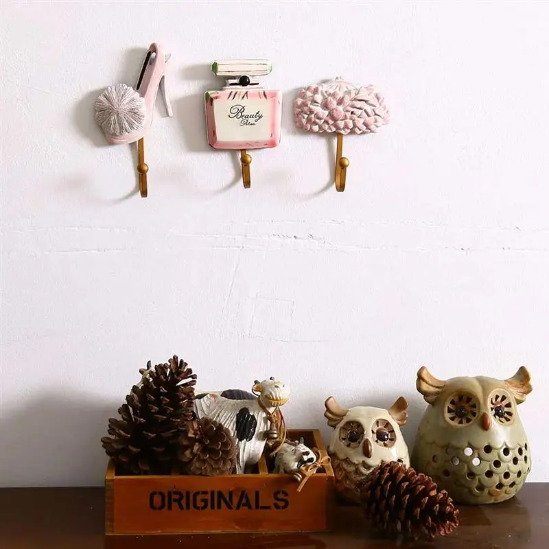 

3pcs Wall Hooks Resin Delicate Decorative Robe Rack Robe Hanger Coat Hanger for Living Room Bedroom Theme Hotel