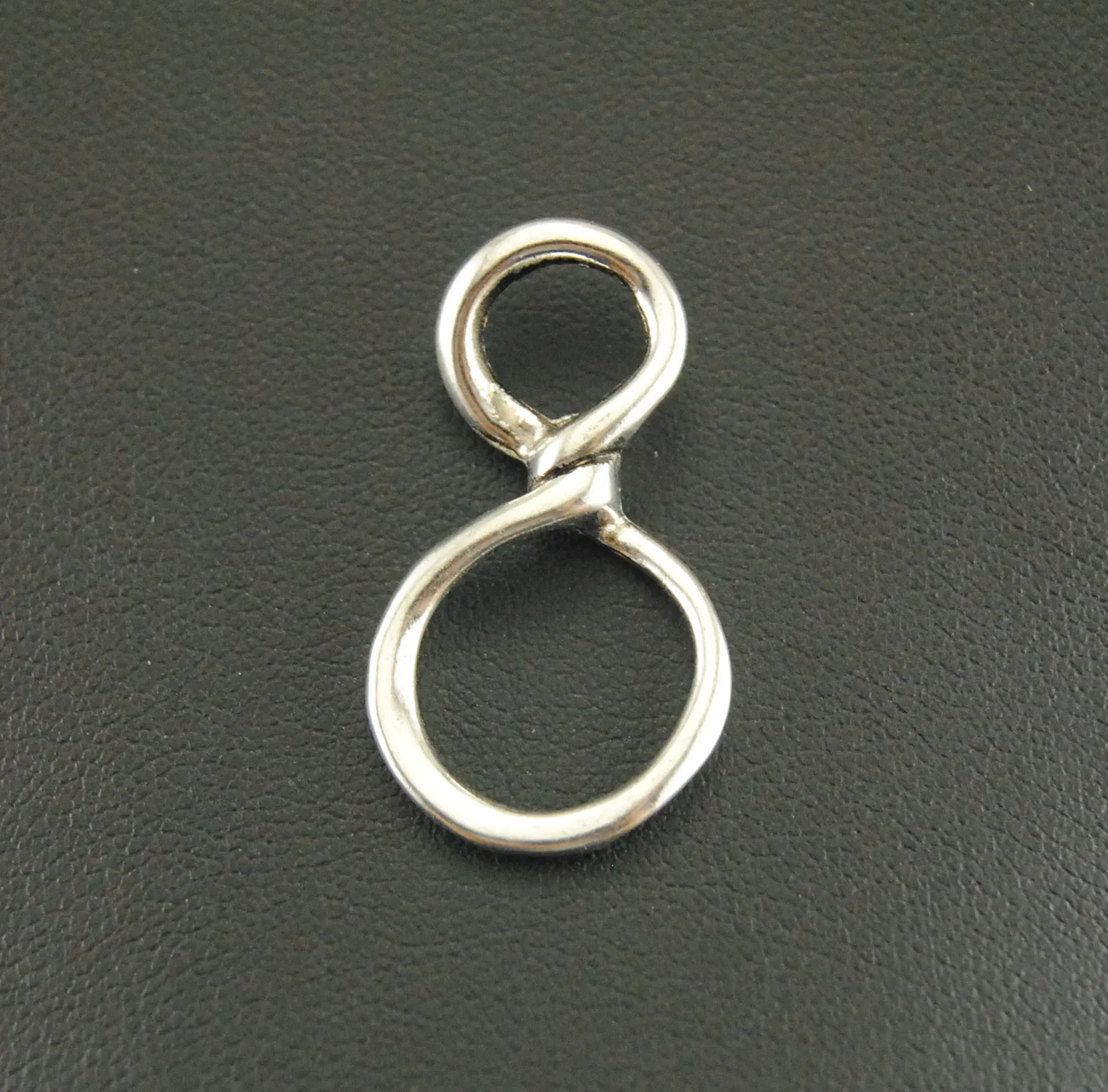 

30pcs Silver Color Twisted Figure 8 Connectors Charms DIY jewelry making A382