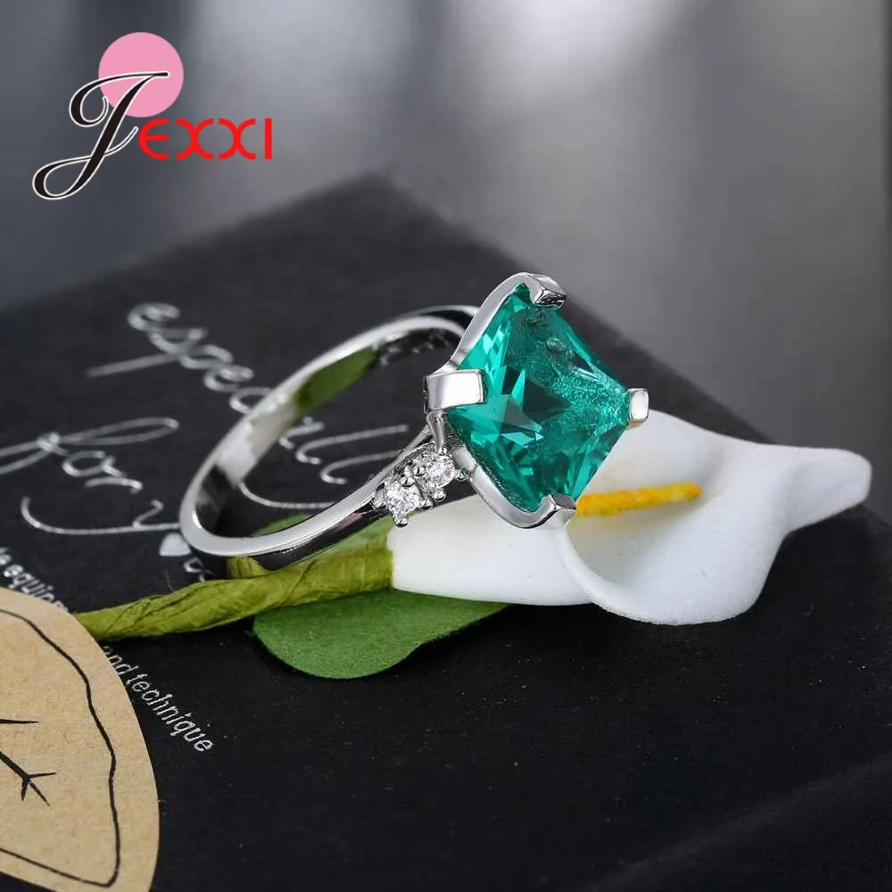 Элегантный цветочный дизайн Женское кольцо с блестящим синим и белым кубическим