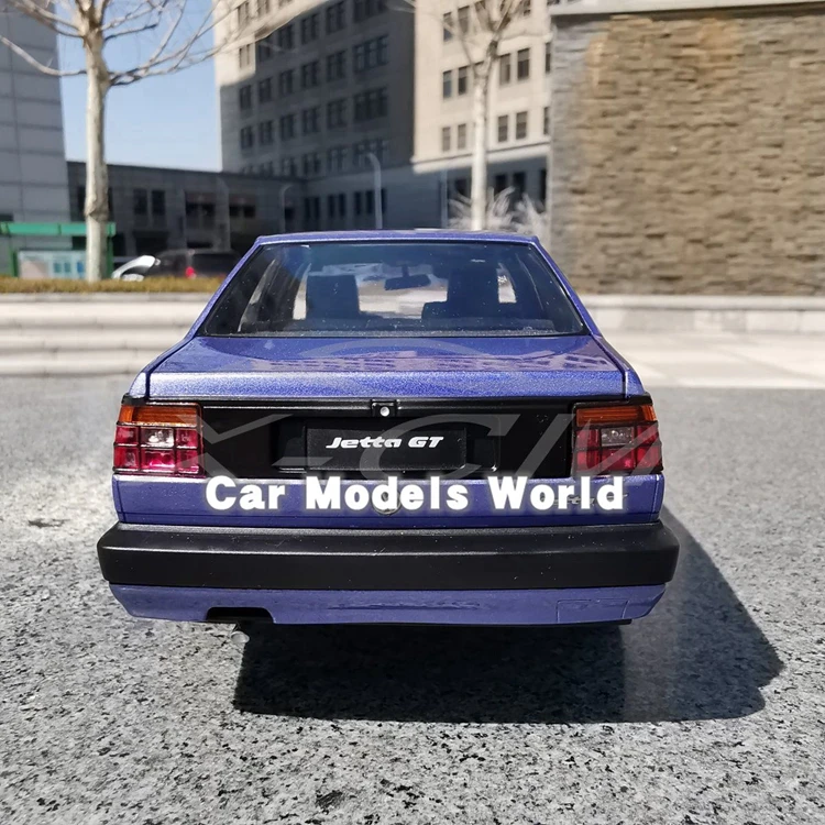 Литая модель автомобиля для старой Jetta(синий/фиолетовый)+ маленький подарок