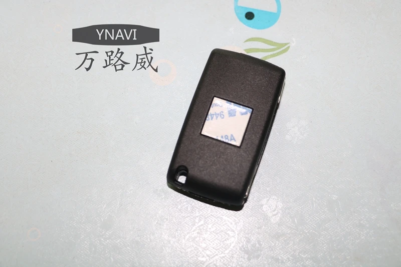 2 кнопки дистанционного ключа автомобиля в виде ракушки раскладного со складным