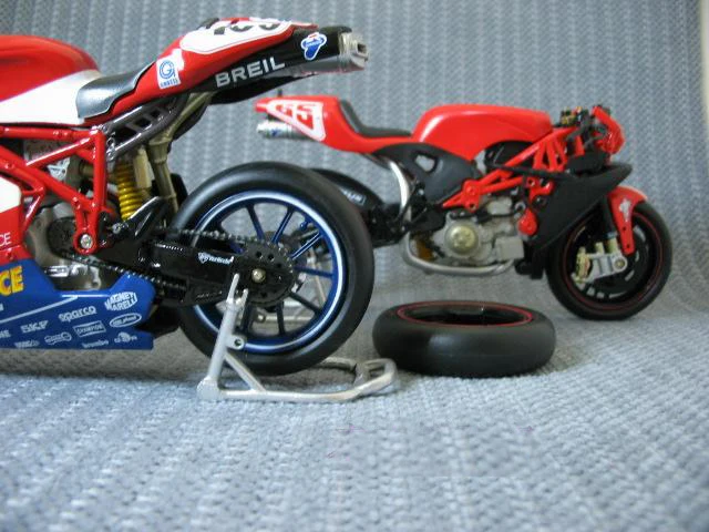 NewRay 1:12 Ducati собранная версия сплава модель мотоцикла лучший подарок на день рождения DUCATI DESMOSEDICI 2004 12#65
