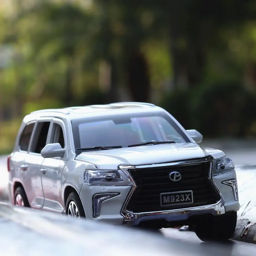 Горячая 1:24 масштабные колеса литой автомобиль toyota lexus suv lx570 металлическая модель с светильник и звуком вытяните назад игрушки коллекция для подарков