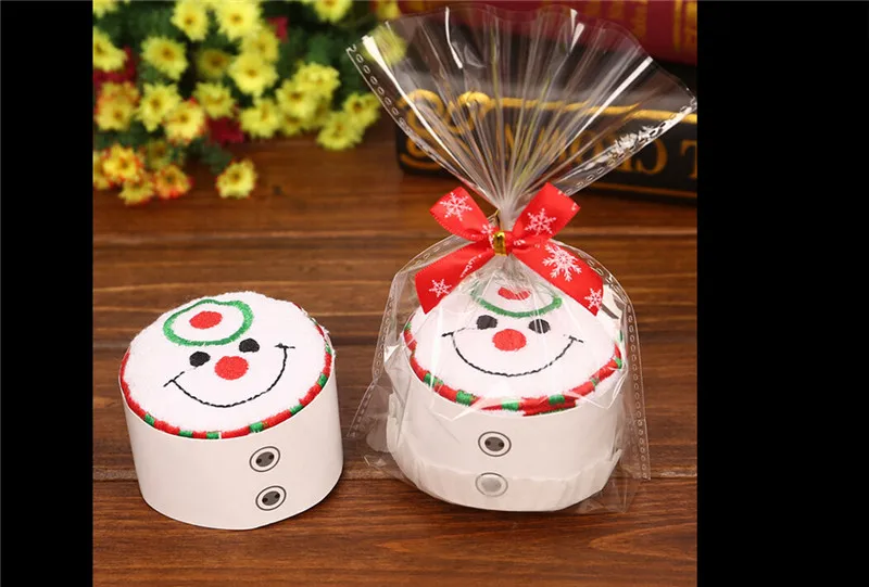 B New Arrived Christmas Creative Cake Towel Gift Washcloth Dishcloth Xmas Cute Towel Presents - Цвет: B