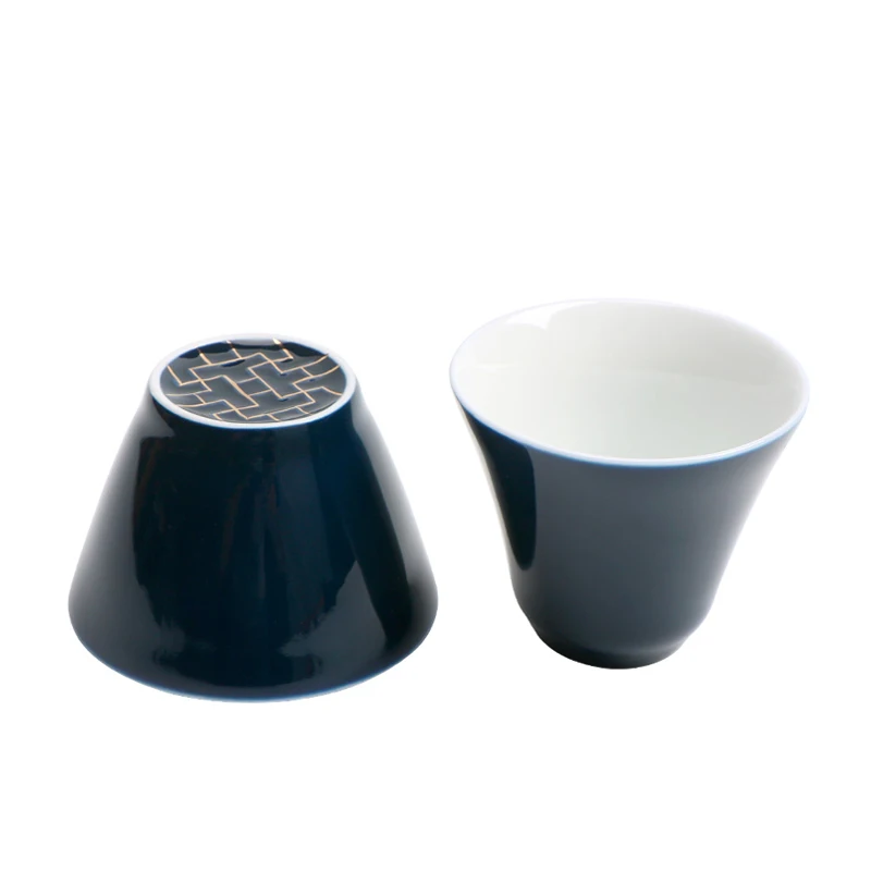 Чайная чашка из фарфора в японском стиле с синей глазурью и золотой линией 55
