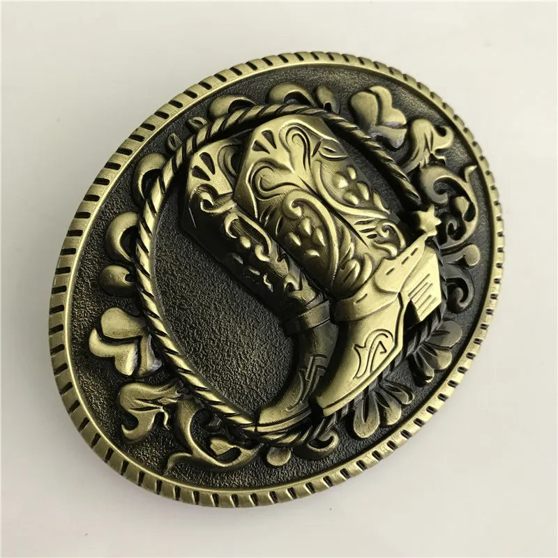 Ботинки в ковбойском стиле с пряжкой и овальным металлическим ремешком хорошее