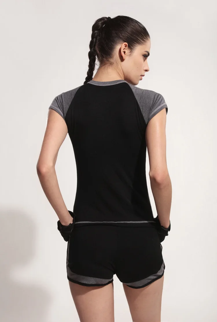 Новое прибытие женщины спорт двух частей набор упругой лоскутное т рубашка и