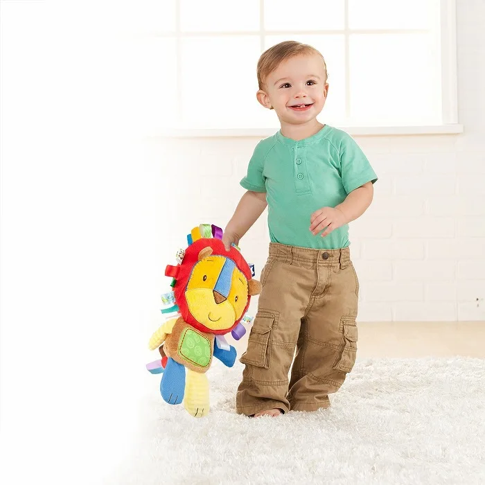 Детские игрушки погремушки соска кукла плюшевая детская подушка животные руки