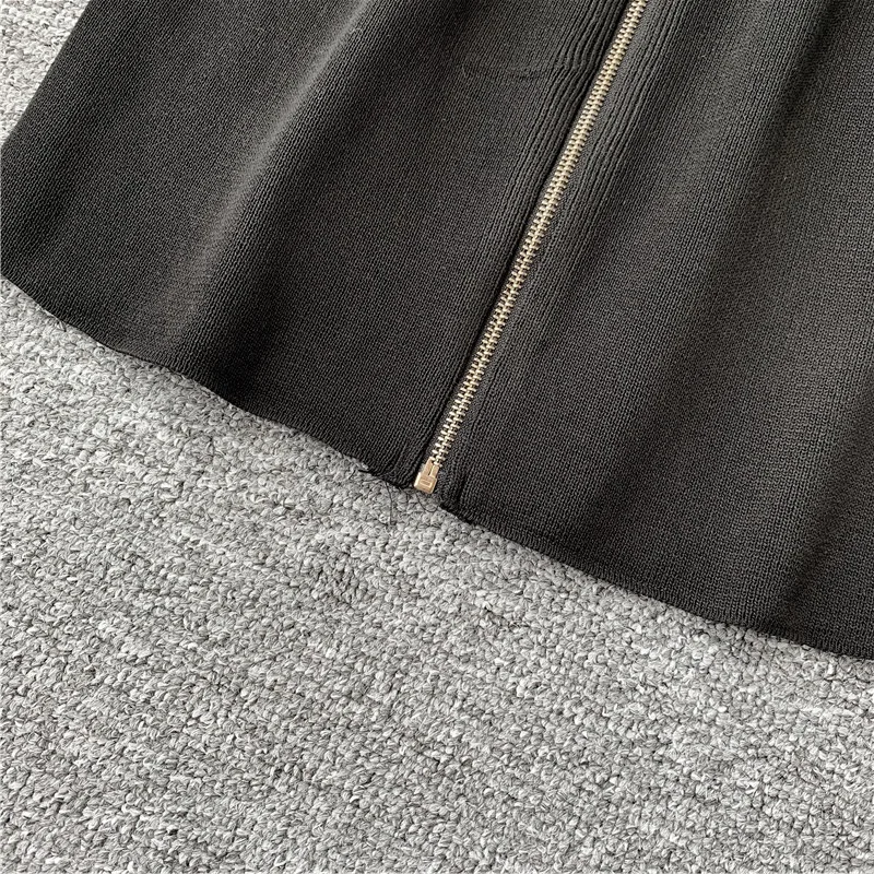 Женское облегающее платье на молнии Gagarich трикотажное с длинным рукавом