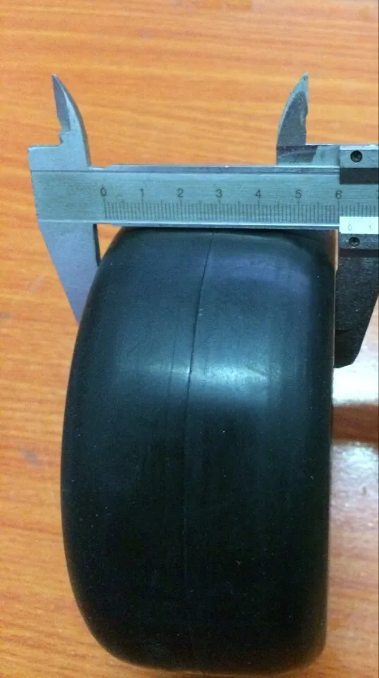 2x передние гладкие шины и 2x задние гладкие шины для FG 1/6 CARSON SMARTECH