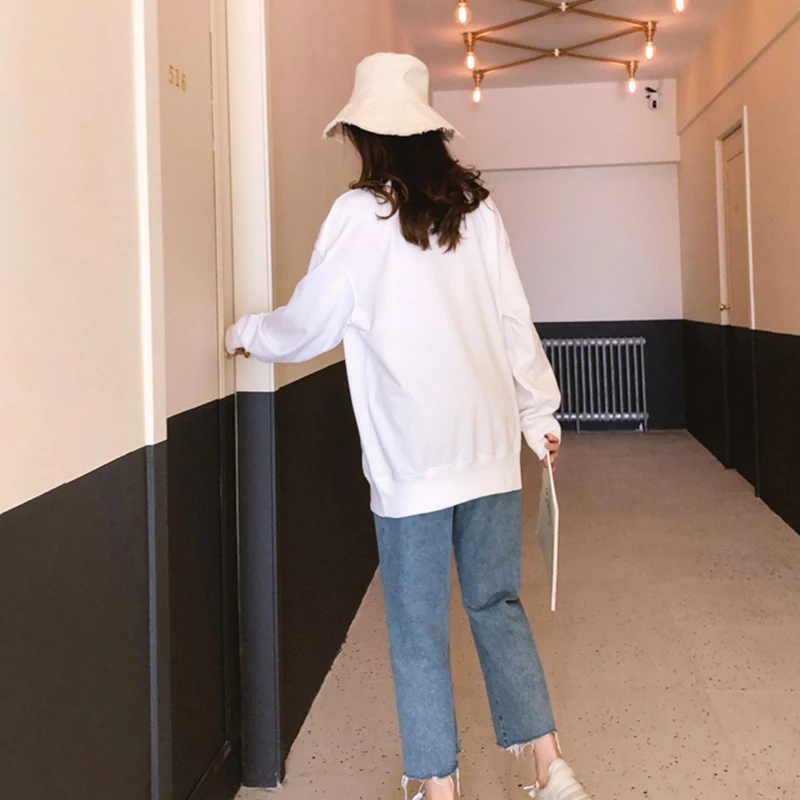 Возможно у свитшоты с вышитыми буквами синие белые черные лавандовые длинным