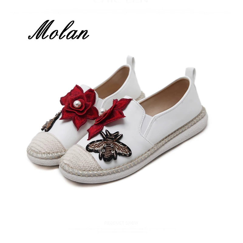 2017 женщин цветок Квартиры вышитые жемчужные кожаные ботинки повседневная обувь