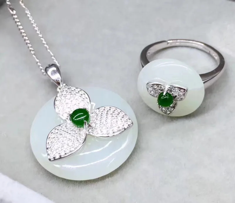 Синьцзян Хэтянь нефритовый Серебряный инкрустированный костюм три листа Fu Gu