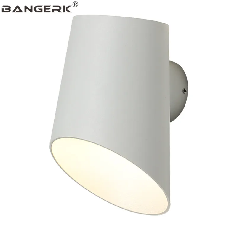 Настенный светильник в скандинавском стиле настенный с белым железом