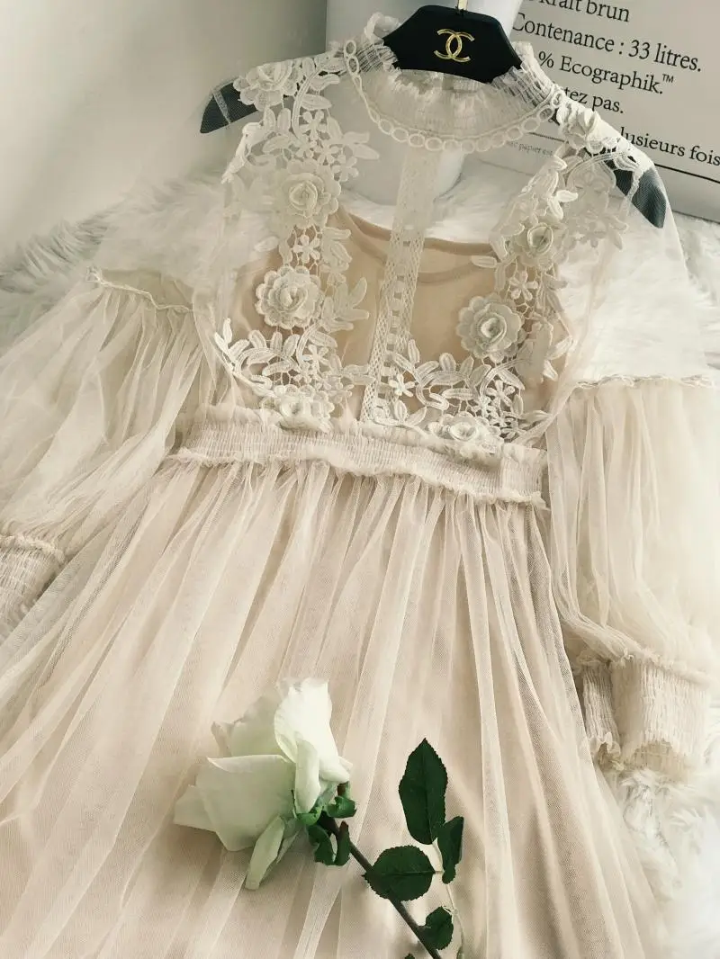 Платье женское розовое кружевное с объемными цветами бусинами и