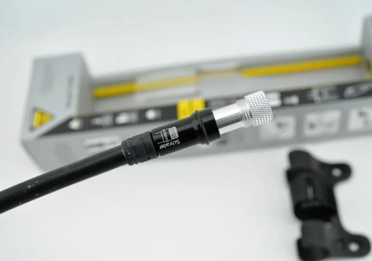 Topeak Shock N ролл двойная функция насоса заполняет все вилки пневматической подвески, блок воздушного удара и шины. Двухступенчатое Высокое/низкое давление