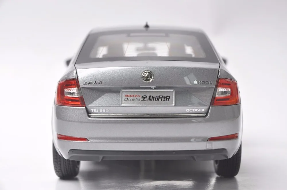1:18 литая под давлением модель для Skoda Octavia серый Лифтбэк игрушечный автомобиль миниатюрная Коллекция подарков