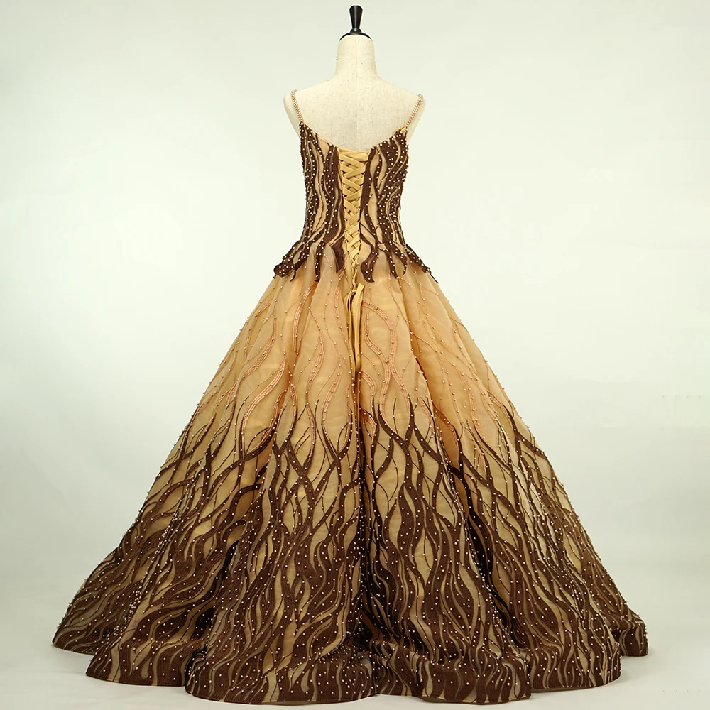 Женское свадебное платье черное облегающее на бретельках с блестками и длинным