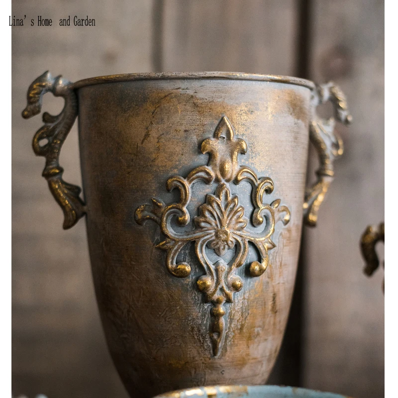 Классическая европейская маленькая золотая антикварная деревенская