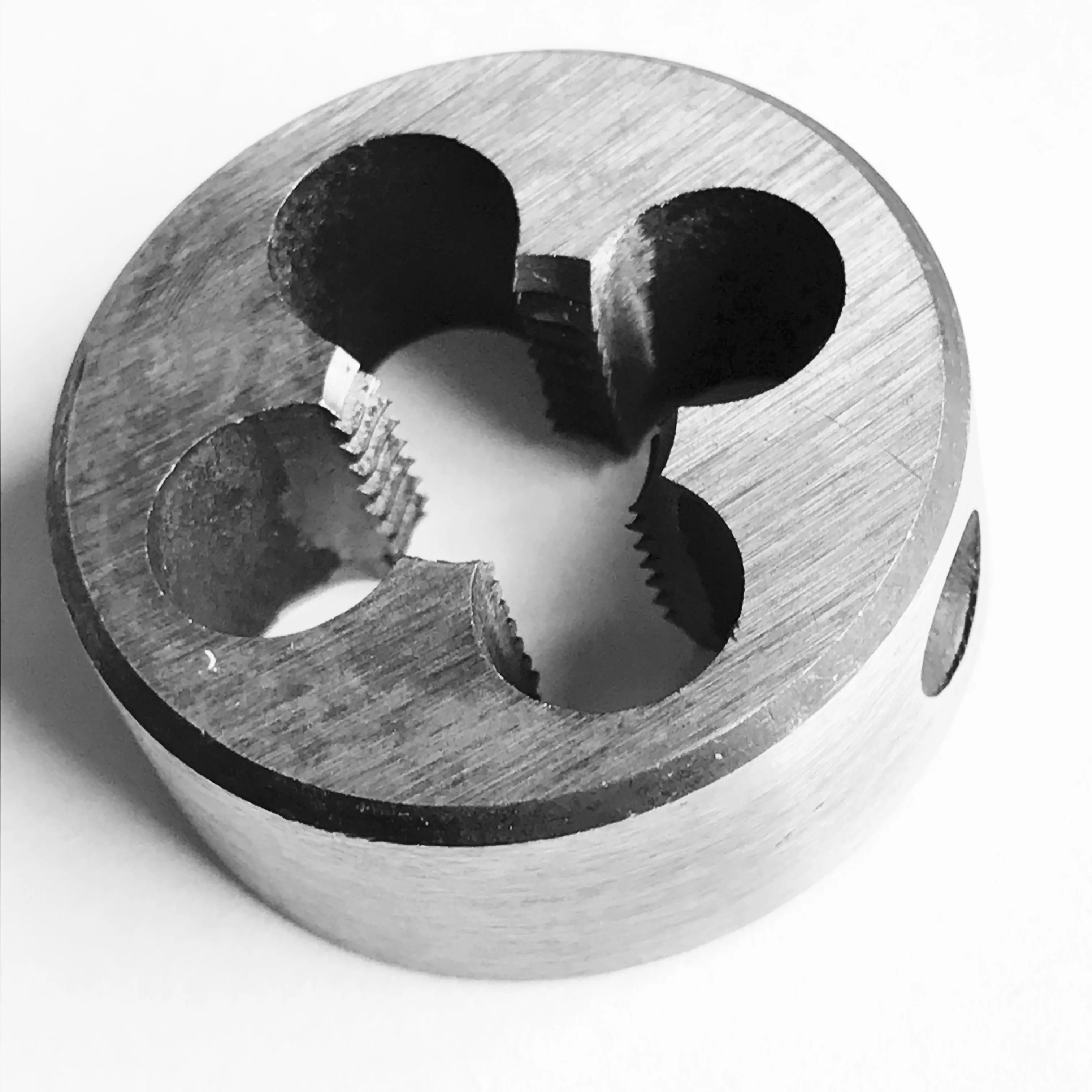 

Free shipping of 1PC Alloy steel made BSF standard BSF7/32-28 manual threading die thread Maker for metal workpiece threading