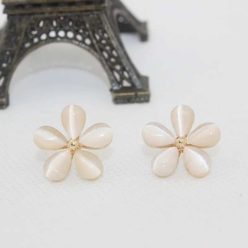 Женские серьги-клипсы с пятью листьями серьги в виде белой ромашки без пирсинга