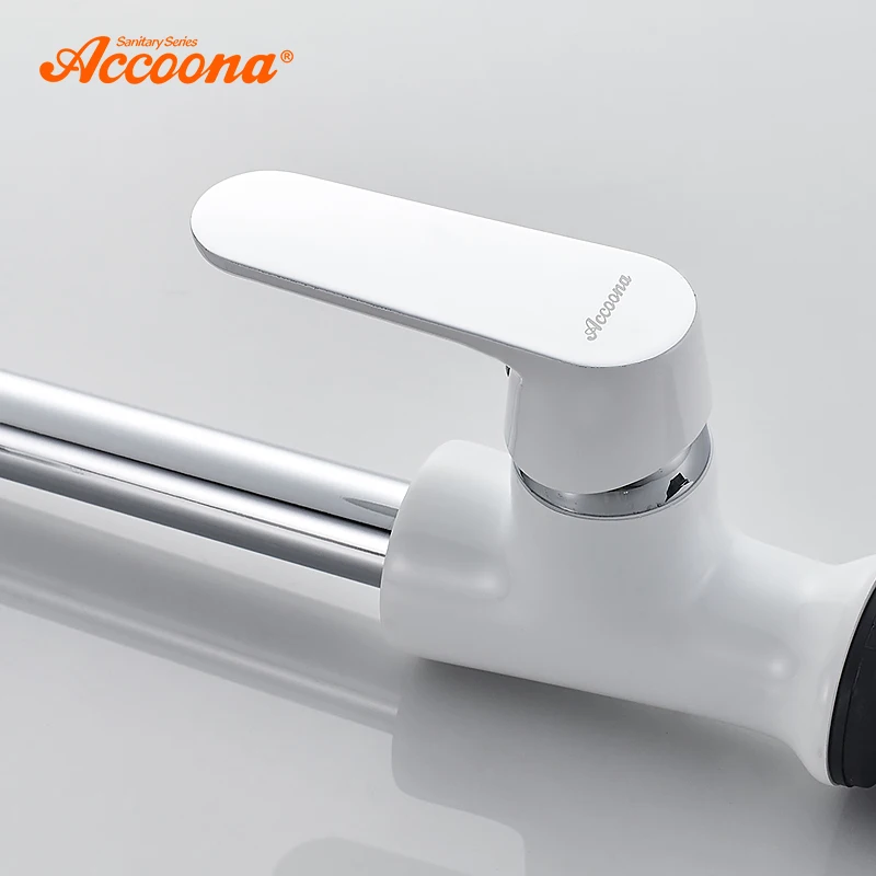 Смеситель для кухни Accoona A4566 изогнутый с поворотом на 360 градусов из латуни одним