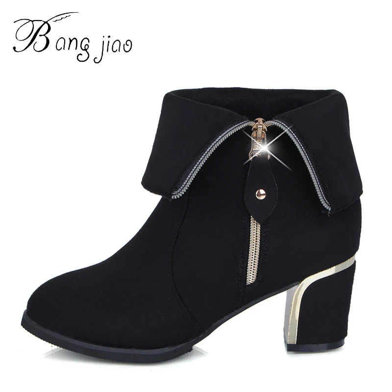 Женские замшевые ботинки на квадратном каблуке однотонные ботильоны в