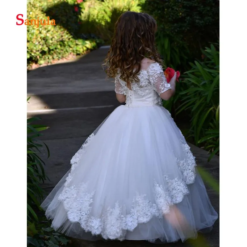 Платья цвета слоновой кости с короткими рукавами и вырезом лодочкой цветочным