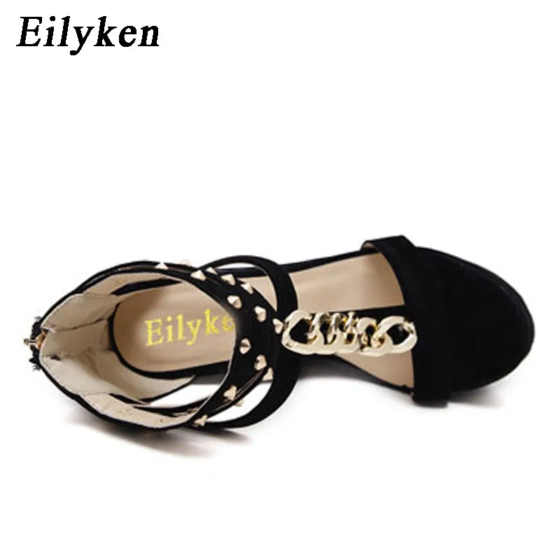 Eilyken/женские босоножки; обувь на платформе; женские босоножки на танкетке в стиле панк с Т-образным ремешком, металлической цепочкой и заклепками; черные Босоножки с открытым носком на высоком каблуке