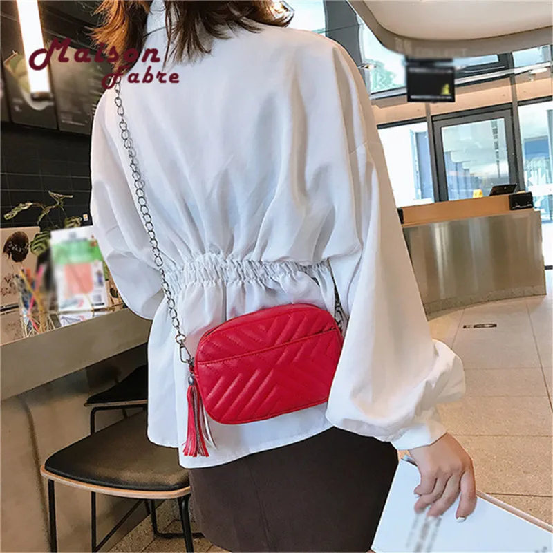 Сумка мессенджер с цепочкой и кисточками на молнии однотонная для телефона|Сумки