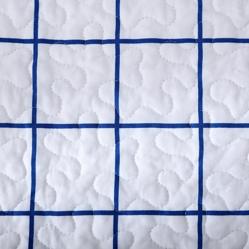 Белое синее клетчатое стеганое покрывало с принтом простое мягкое летнее