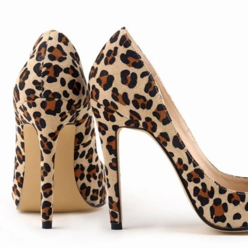 Стильные женские туфли лодочки с острым носком и животным принтом Вечерние на
