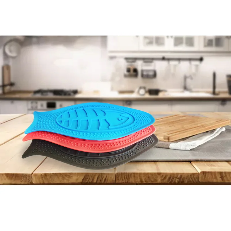 Красочные Pet Ванна фиксированная присоска кормушка Собака Рыба в форме кошки