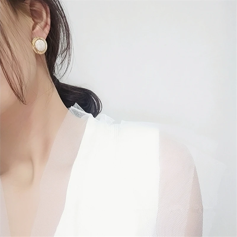 HUANZHI Korean New Stone Pearl Opal Alloy Pattern Outer Layer Retro Court Style Earrings for Women Girls Party Gift