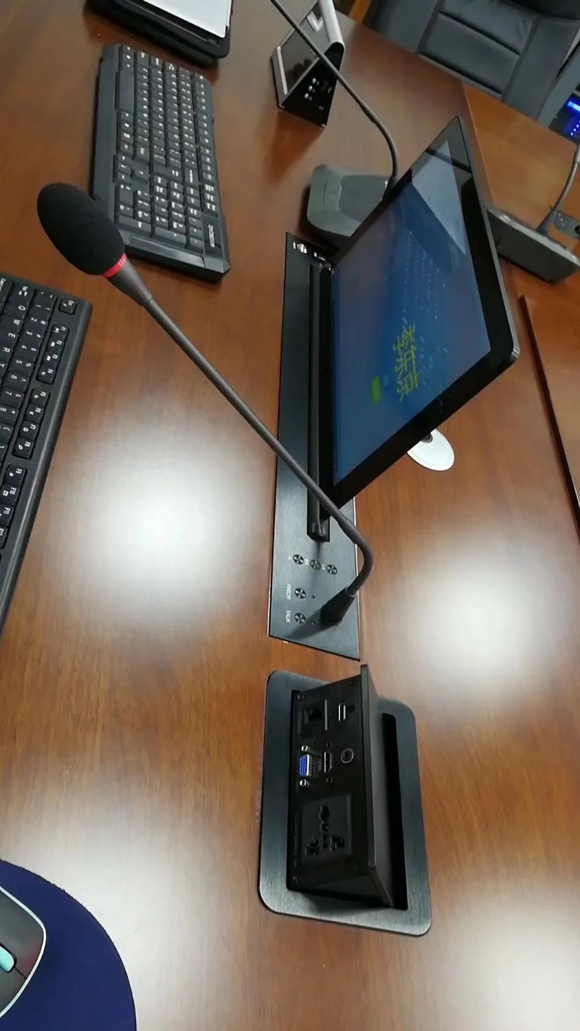 Ультратонкий ЖК монитор подъемная машина по индивидуальному заказу с микрофоном