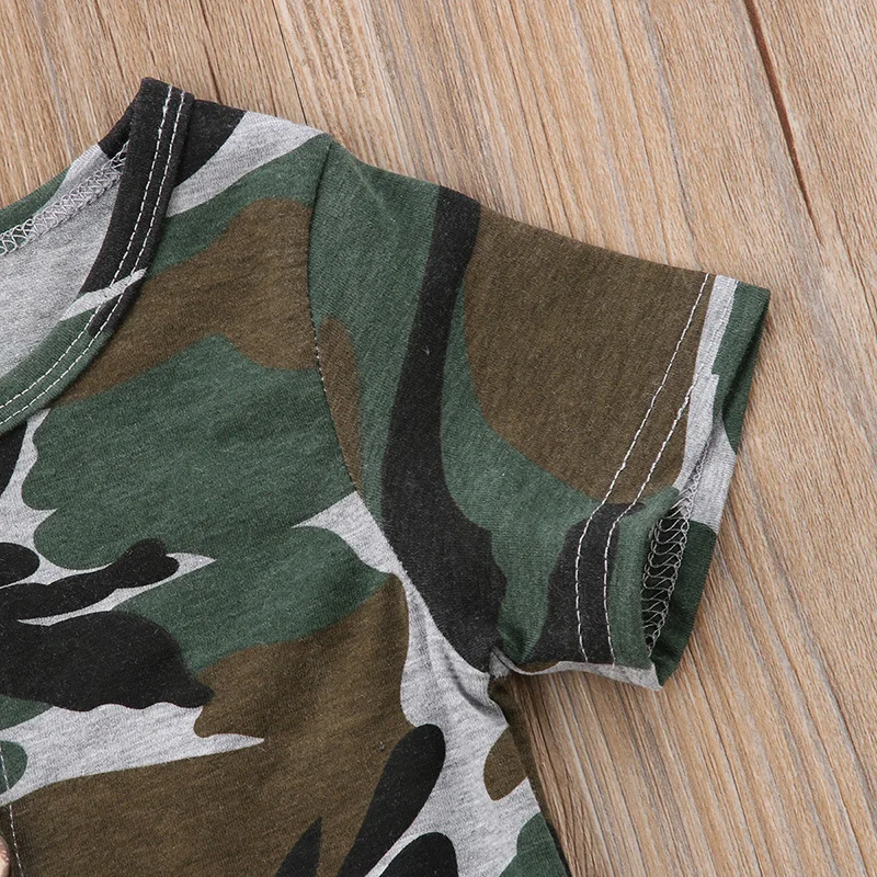 Камуфляжный комбинезон с короткими рукавами и пуговицами для новорожденных