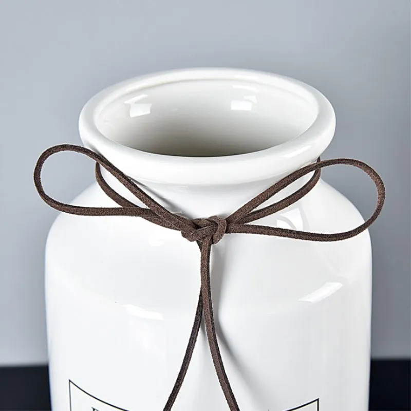 Простая керамическая ваза с рисунком головы оленя и розовой птицы фарфоровая для